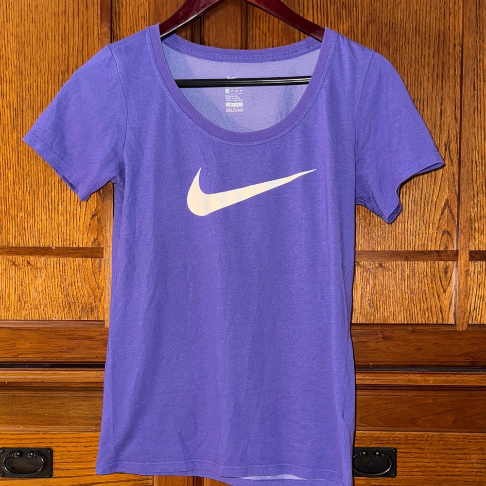 Nike “The Nike Tee” Dri-Fit Scoop Athletic Cut Top Swoosh Logo Sporty Team Color